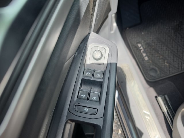 Used 2021 Volkswagen Atlas Cross Sport SE w/ Panoramic Sunroof Package FWD image 14