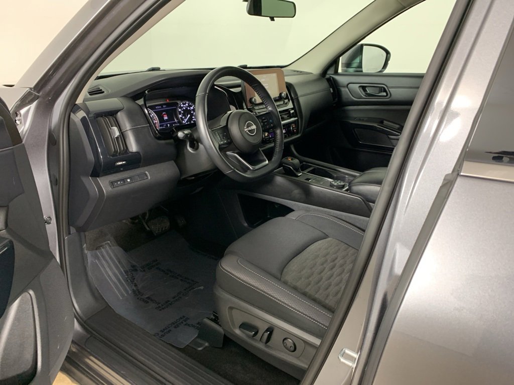 Used 2023 Nissan Pathfinder SV image 32