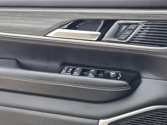 Certified 2024 Jeep Wagoneer L Series II RWD image 23