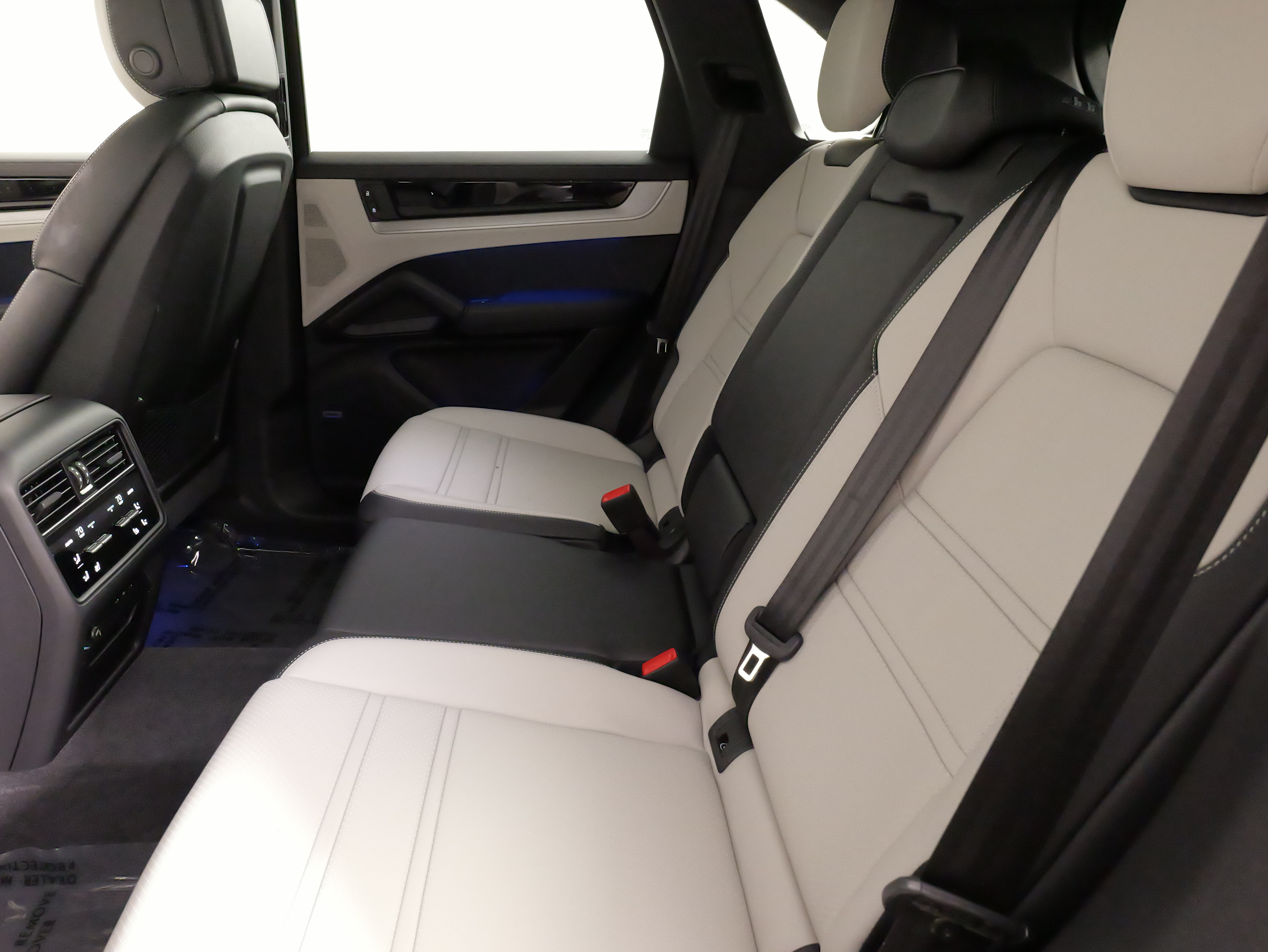 Used 2024 Porsche Cayenne S AWD/4WD image 42