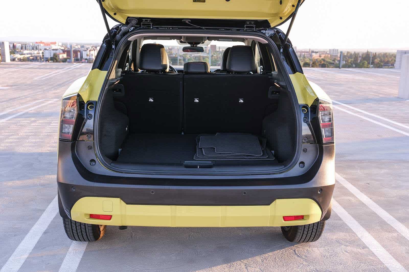 Used 2025 Nissan Kicks SR FWD image 27