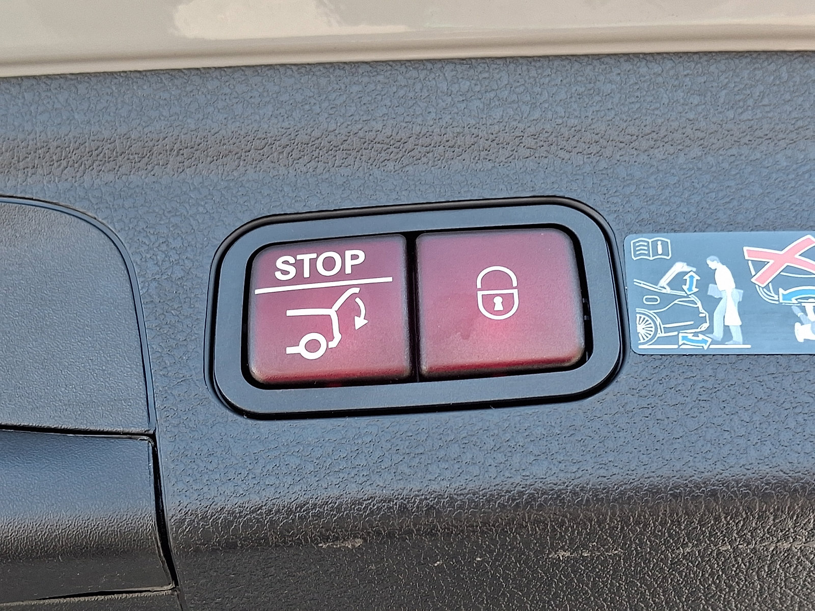 Certified 2025 Mercedes-Benz GLE 450 4MATIC image 32