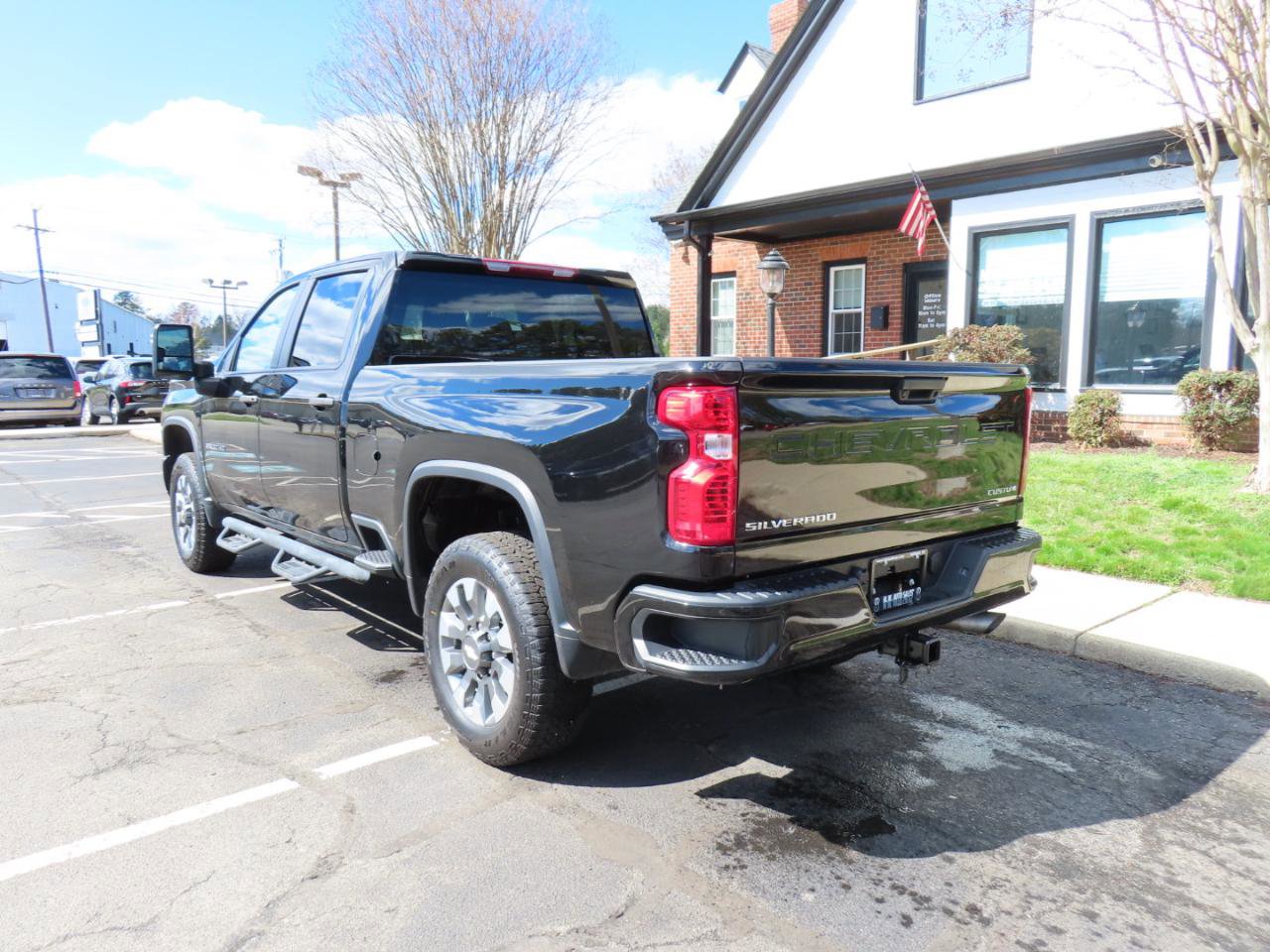 Used 2024 Chevrolet Silverado 2500 Custom w/ Z71 Off-Road Package AWD/4WD image 5