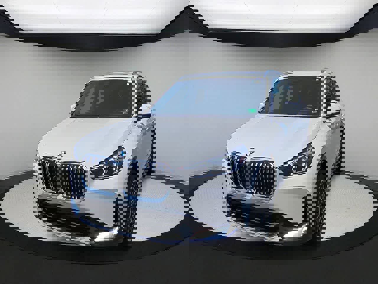 Used 2025 BMW X1 xDrive28i w/ Technology Package image 4