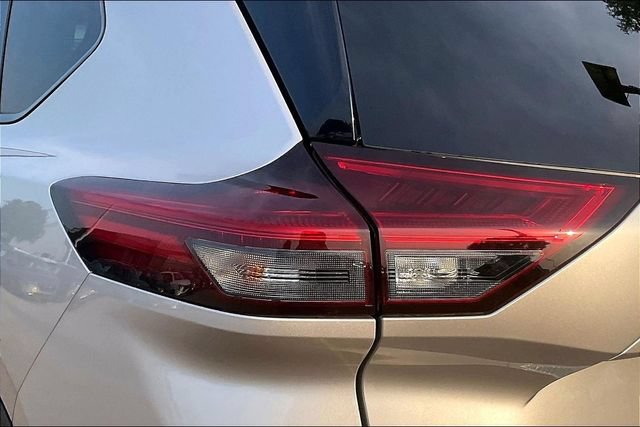 Certified 2025 Nissan Rogue Platinum AWD/4WD image 28
