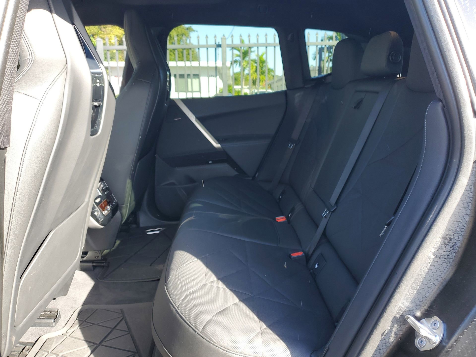 Used 2024 BMW iX xDrive50 w/ Sport Package image 10