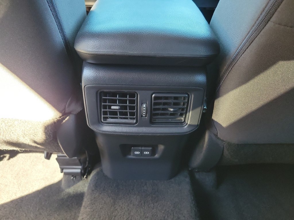 Used 2025 Toyota RAV4 XLE AWD/4WD image 13