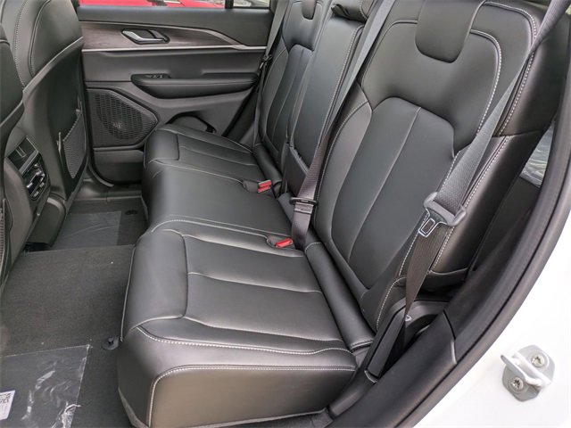 New 2025 Jeep Grand Cherokee Limited w/ Black Appearance Package image 25