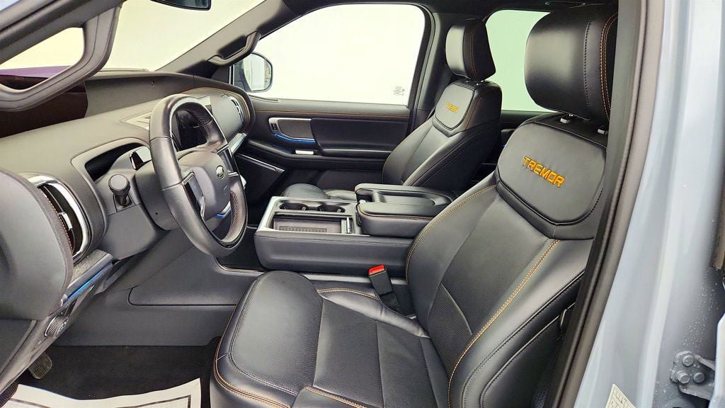 Used 2025 Ford Expedition Tremor AWD/4WD image 21