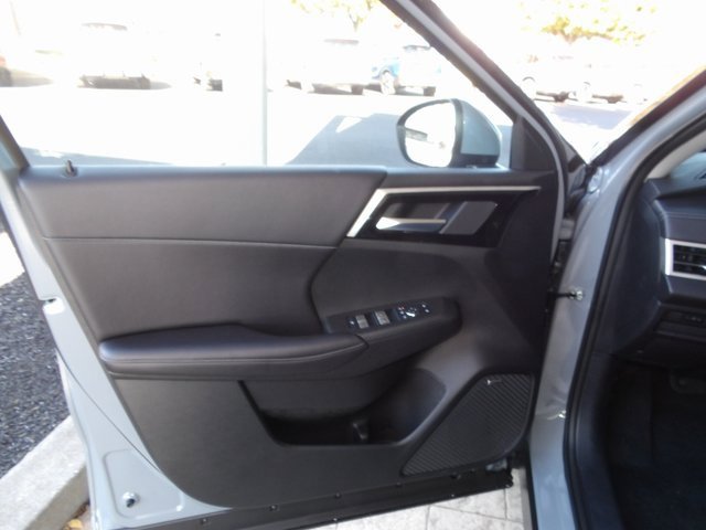 New 2025 Mitsubishi Outlander SE image 18