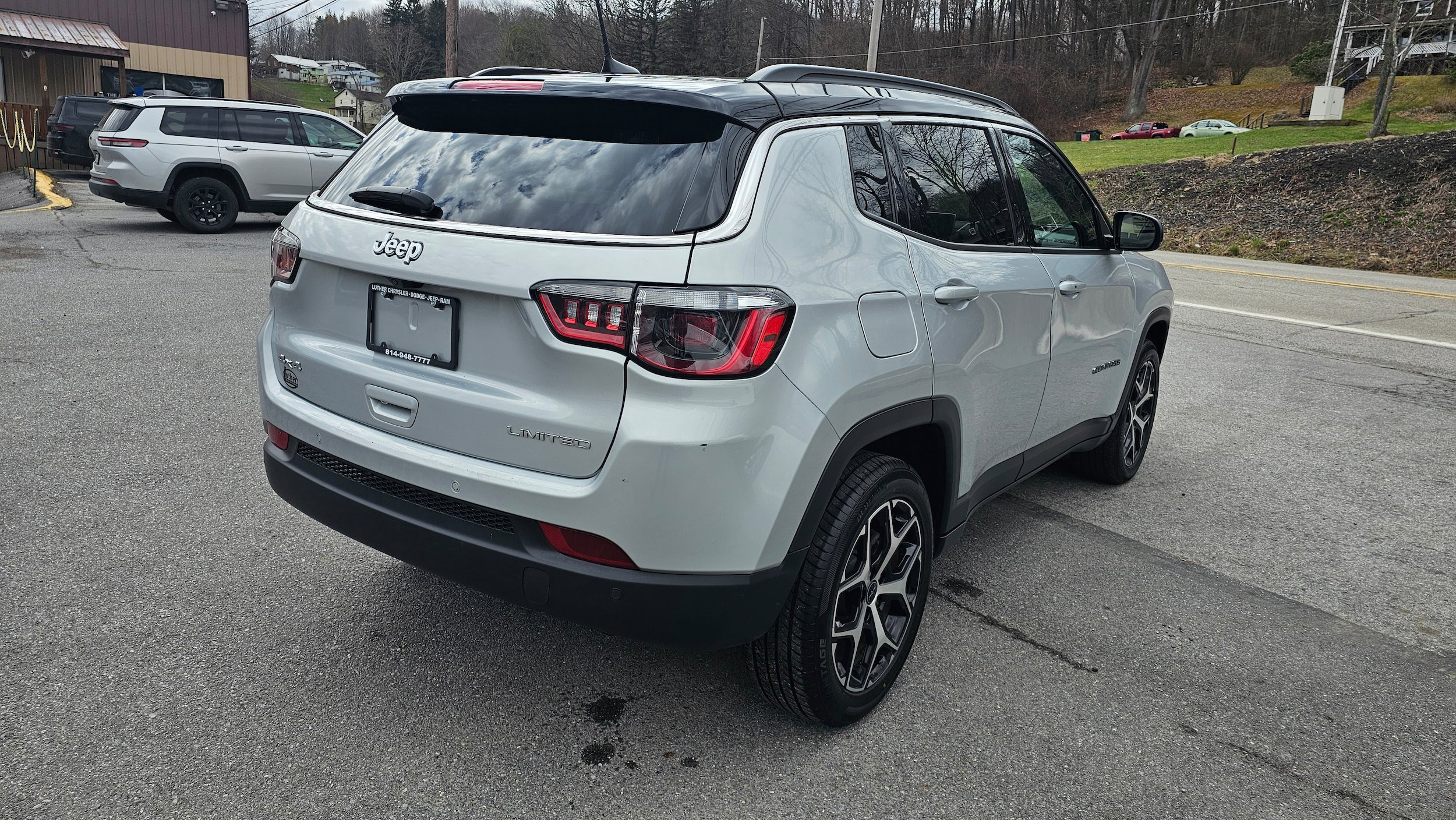 Used 2025 Jeep Compass Limited AWD/4WD image 11