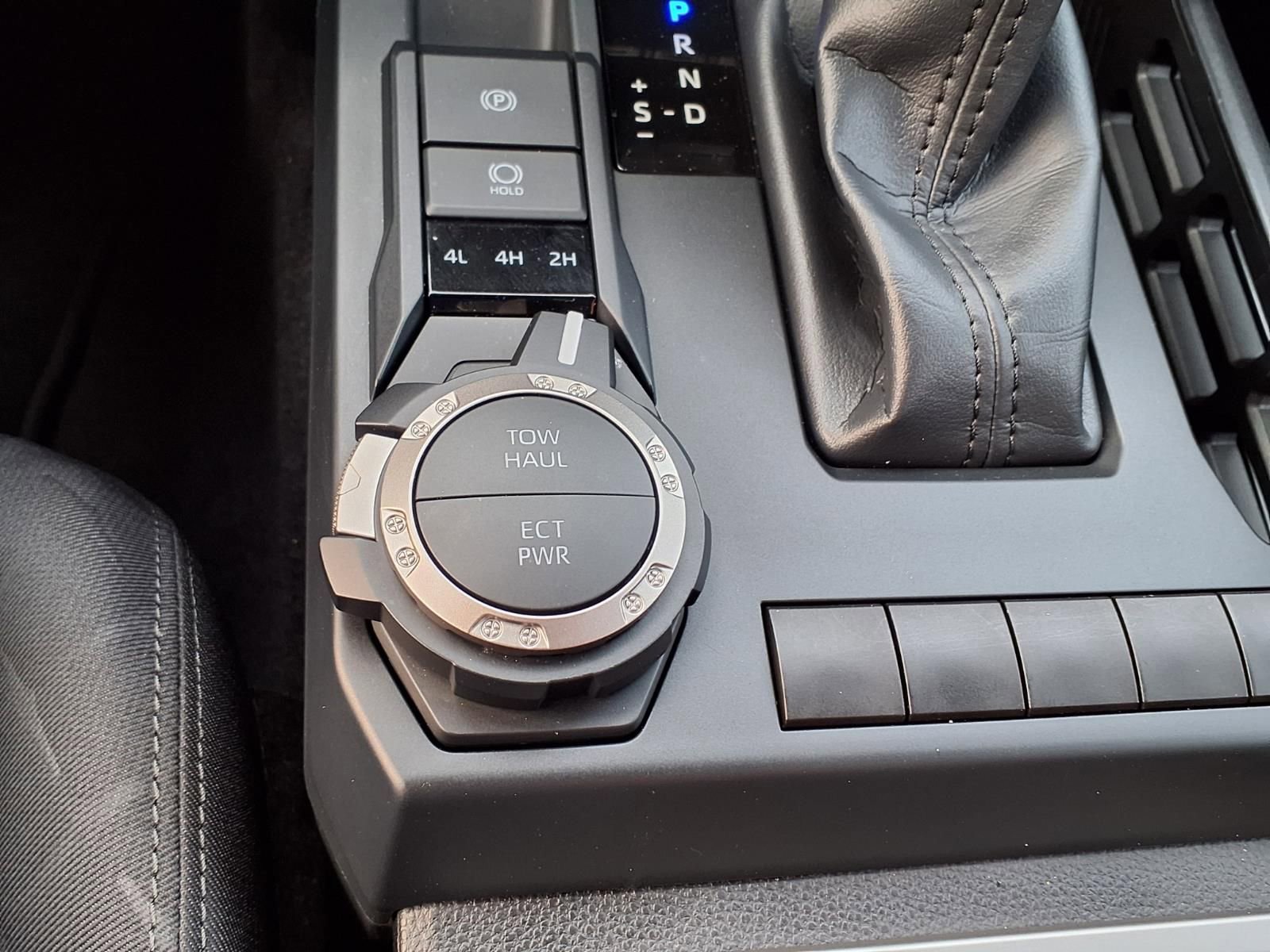 Certified 2025 Toyota Tacoma SR5 AWD/4WD image 14