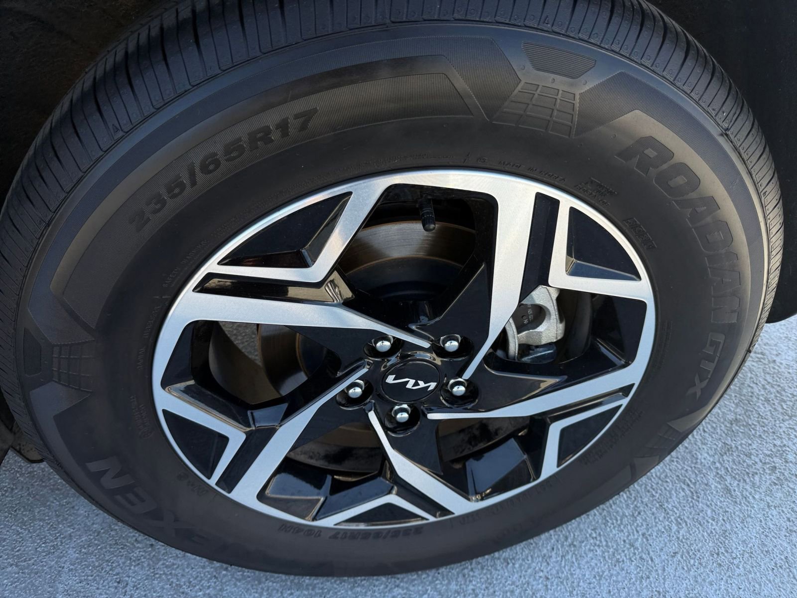 Used 2025 Kia Sportage LX image 29