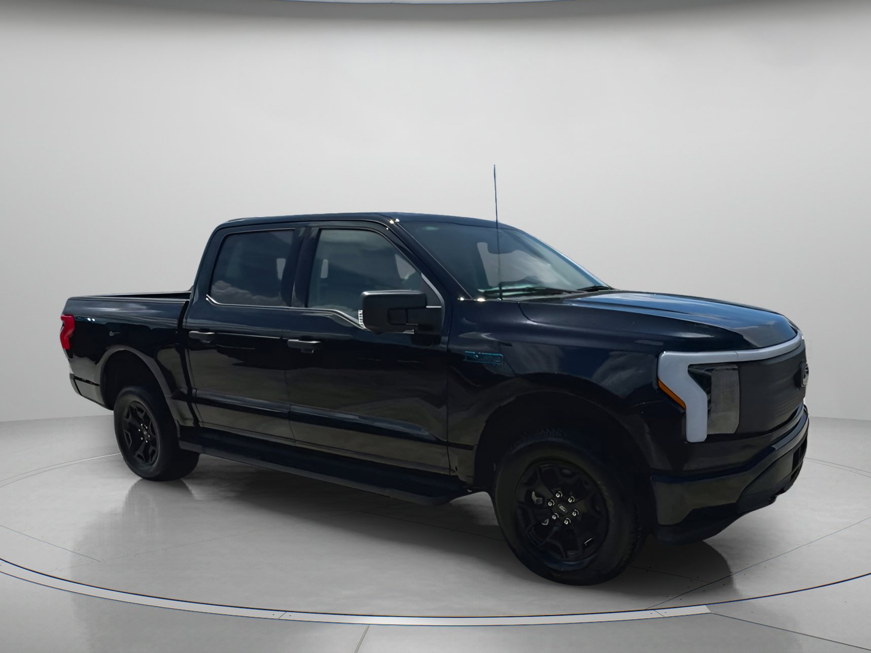 Used 2025 Ford F150 Lightning XLT image 2