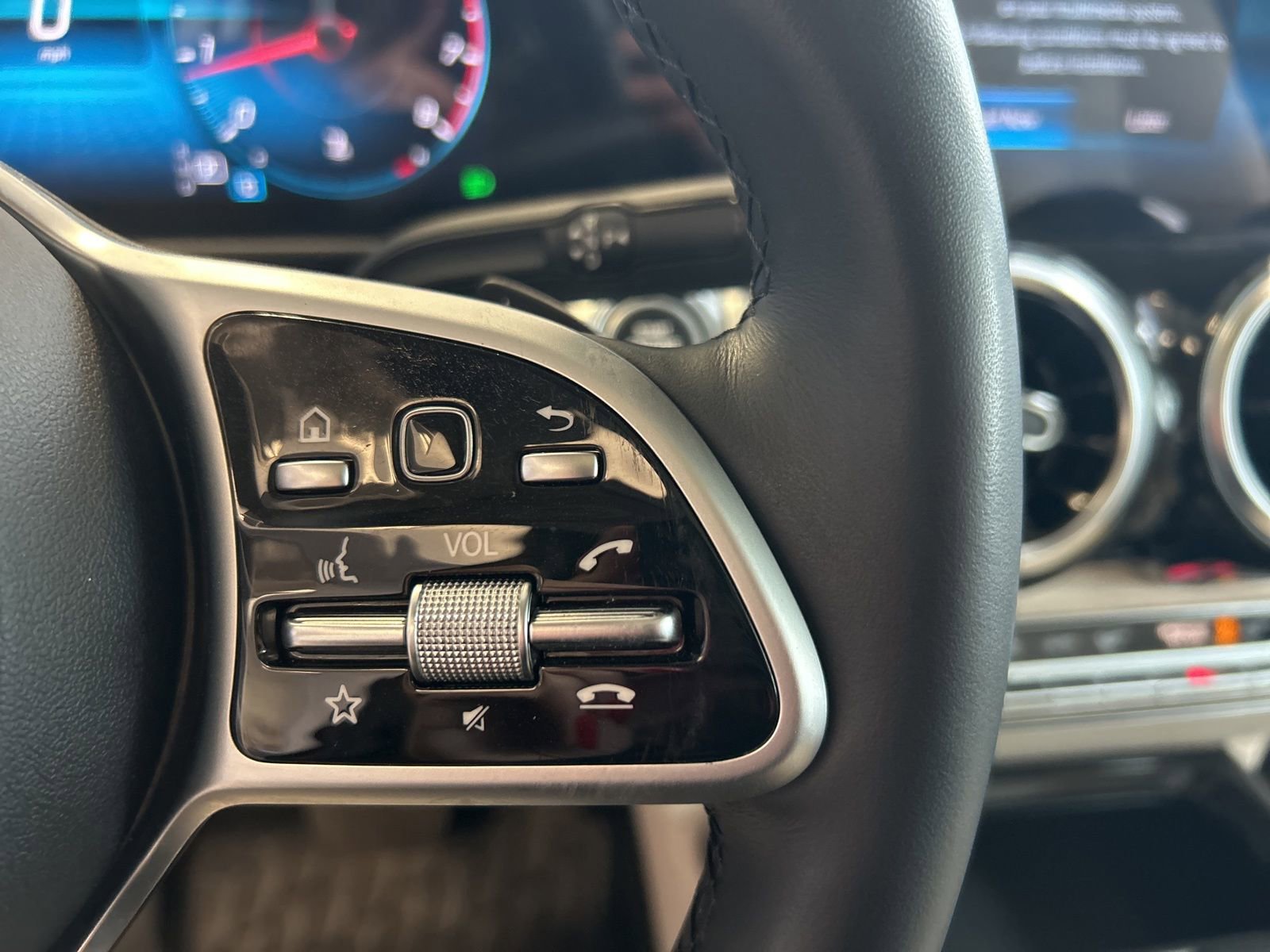 Used 2020 Mercedes-Benz GLB 250 4MATIC image 25