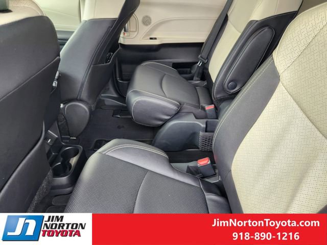 Used 2025 Toyota Sienna Limited image 33