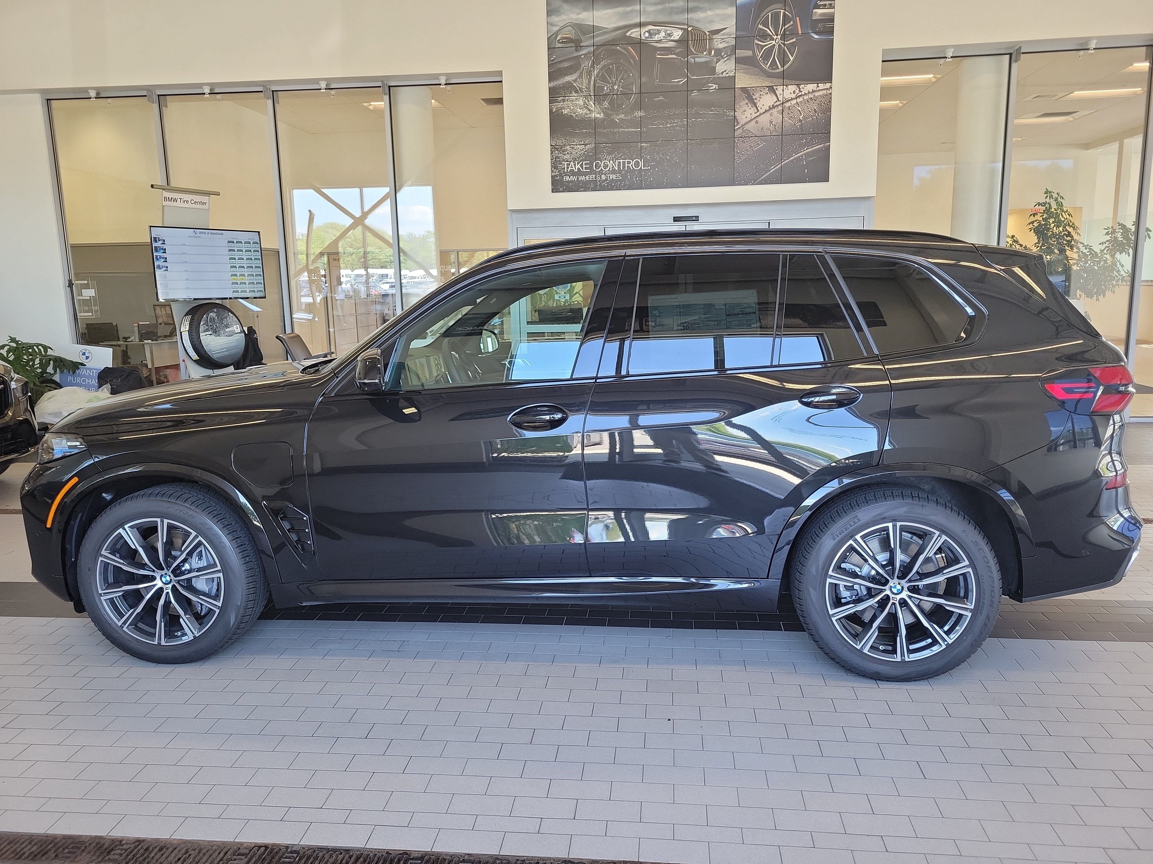 Used 2026 BMW X5 xDrive50e w/ M Sport Package AWD/4WD image 8
