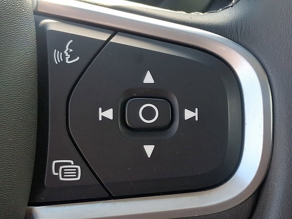 Used 2019 Volvo XC60 T6 Momentum w/ Premium Package AWD/4WD image 22