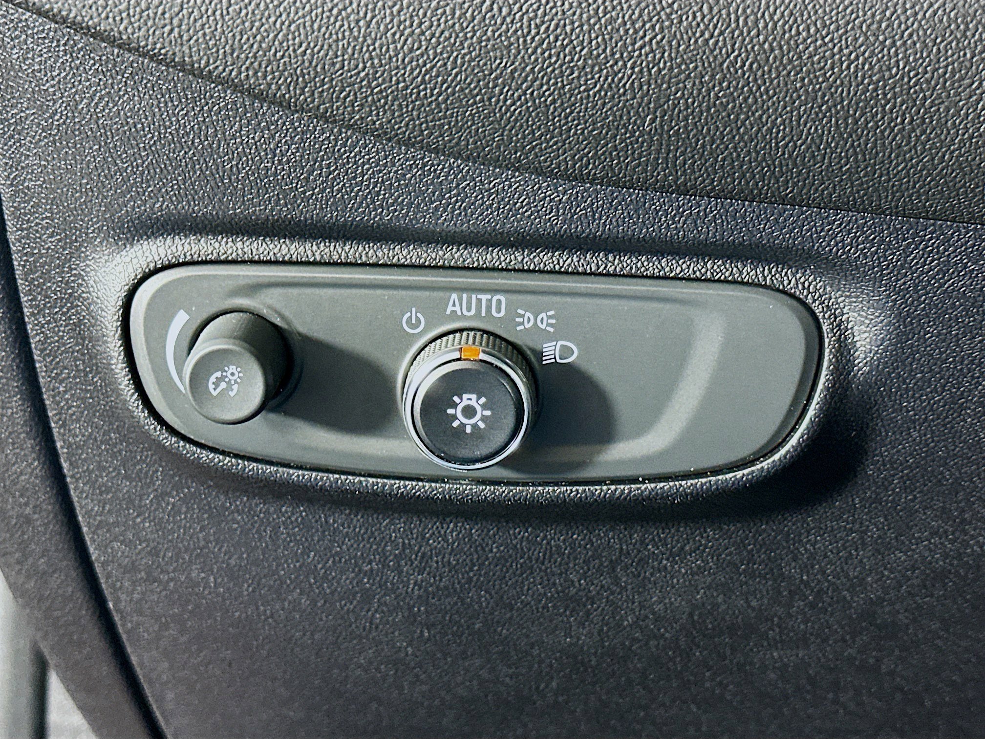 Used 2018 Chevrolet Equinox LT image 16