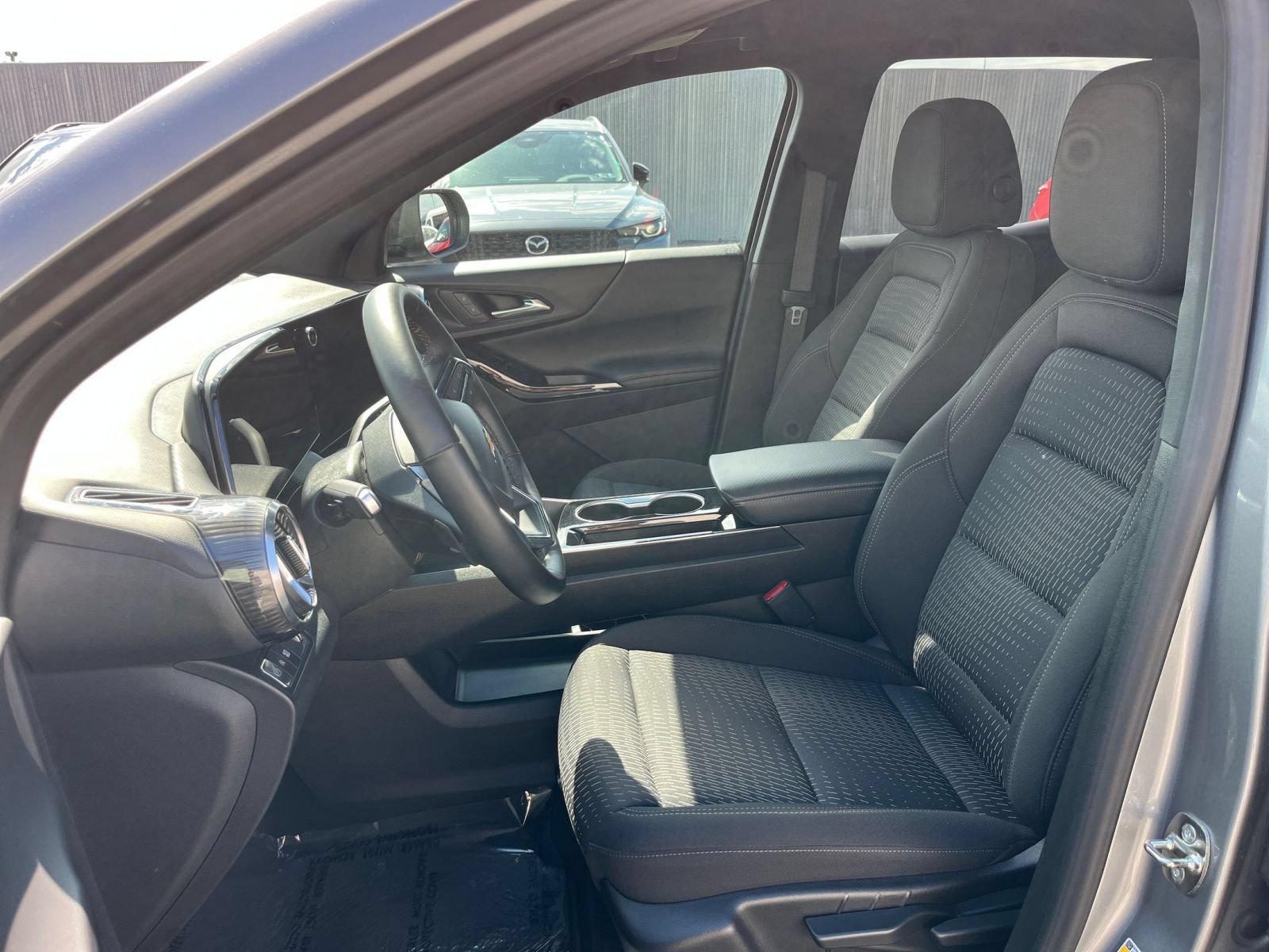 Used 2025 Chevrolet Equinox LT FWD image 36