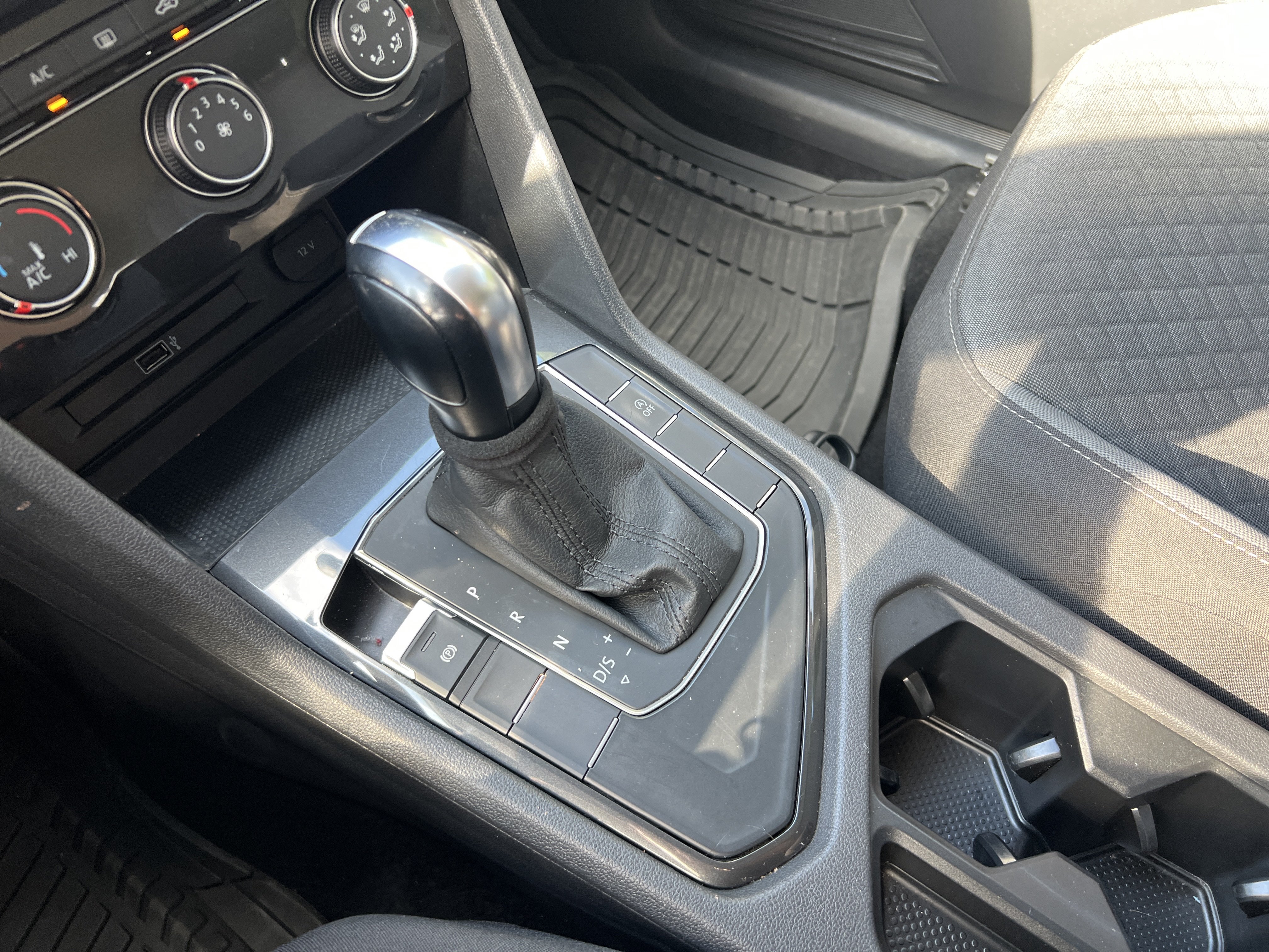 Used 2019 Volkswagen Tiguan S FWD image 23