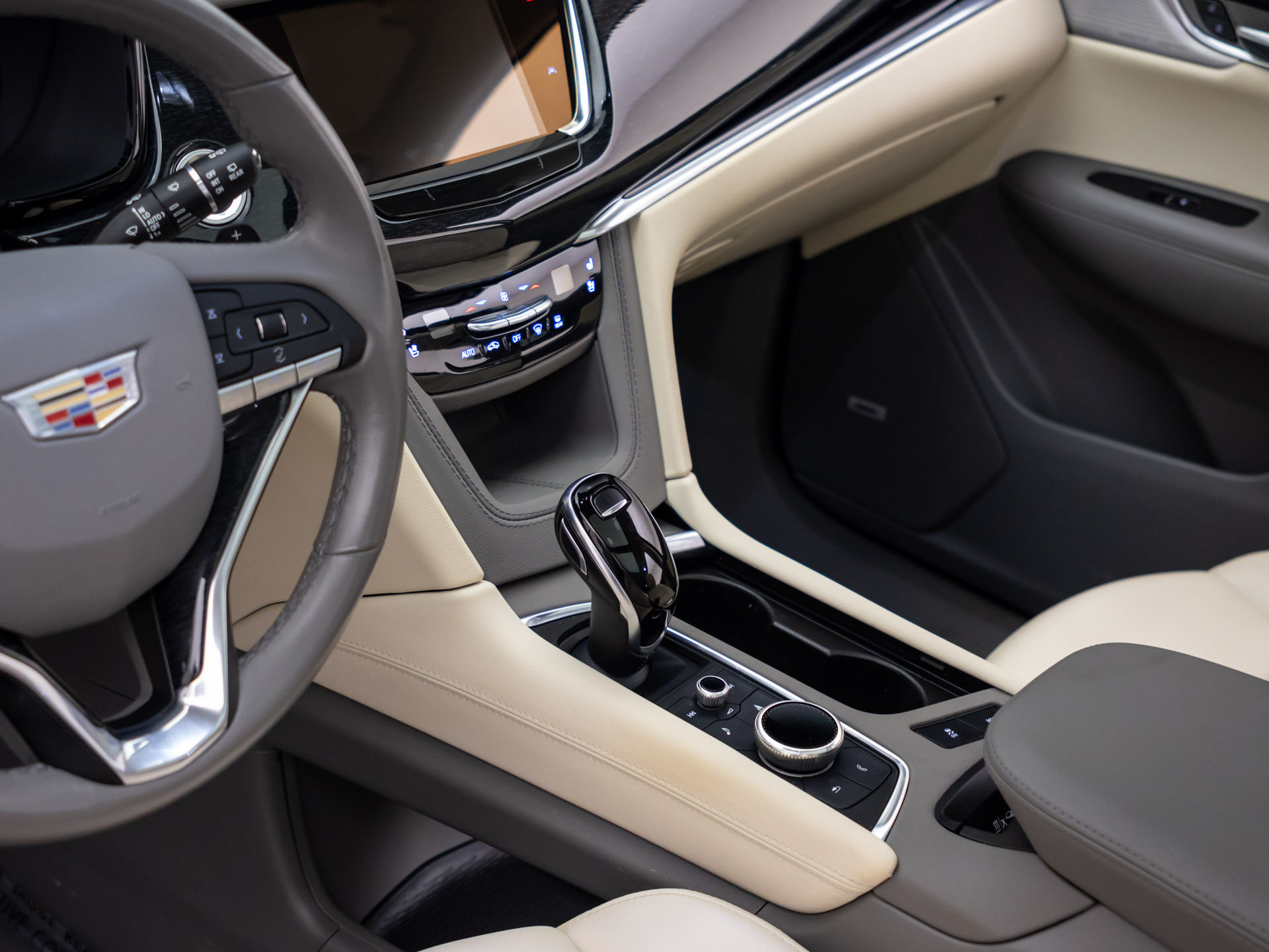 Used 2023 Cadillac XT6 Premium Luxury AWD/4WD image 11