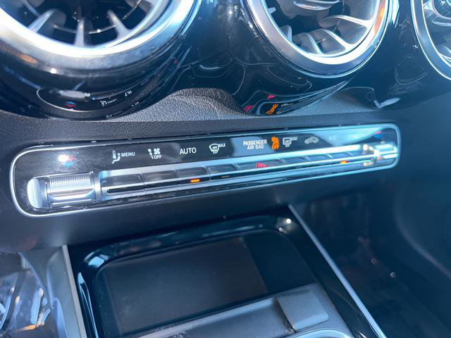 Used 2022 Mercedes-Benz GLB 250 4MATIC w/ Premium Package Lite image 21