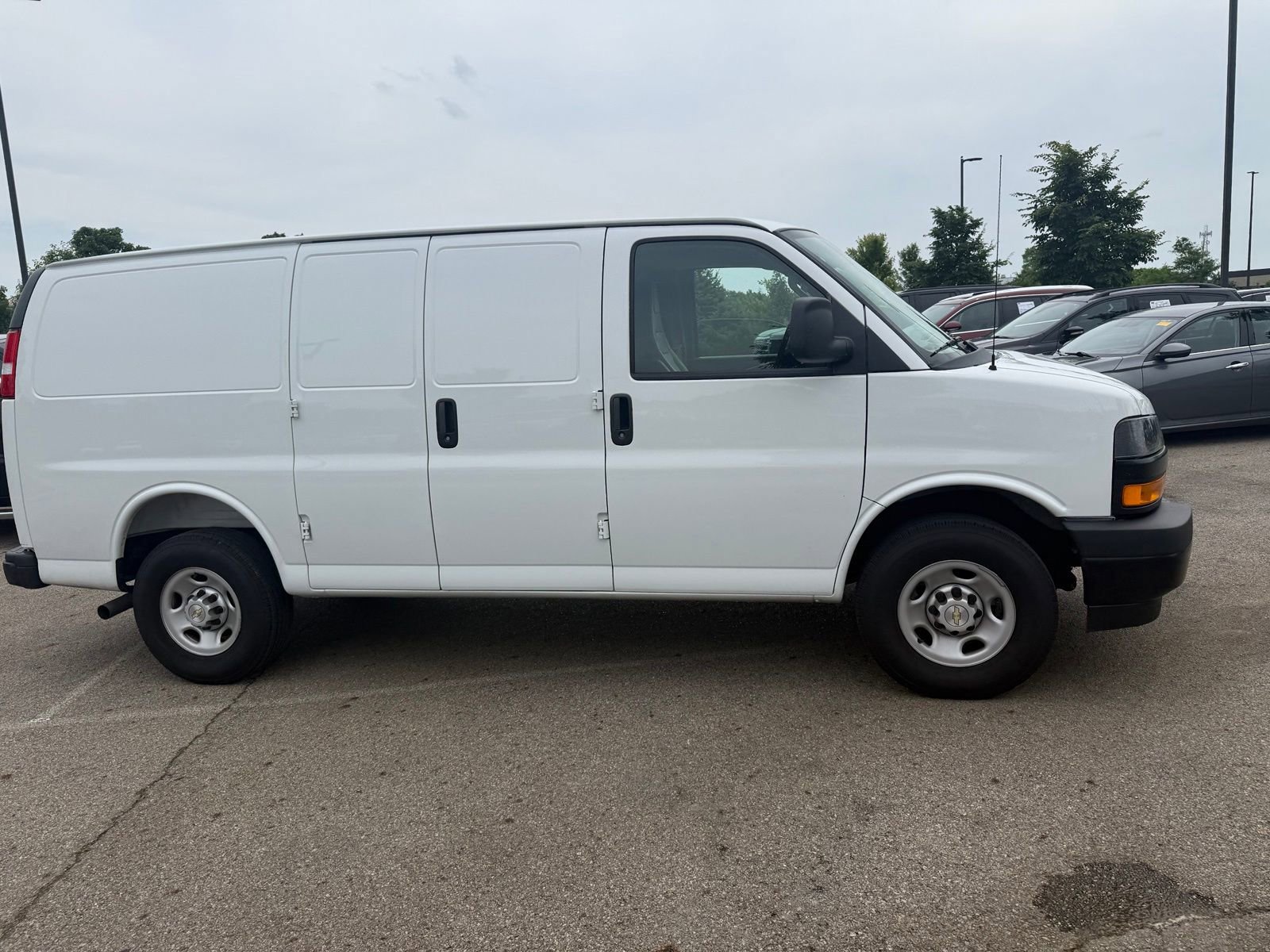 Used 2025 Chevrolet Express 2500 w/ Enhanced Convenience Package RWD image 4
