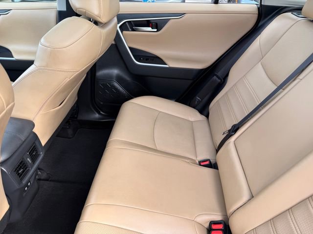 Used 2020 Toyota RAV4 Limited image 30