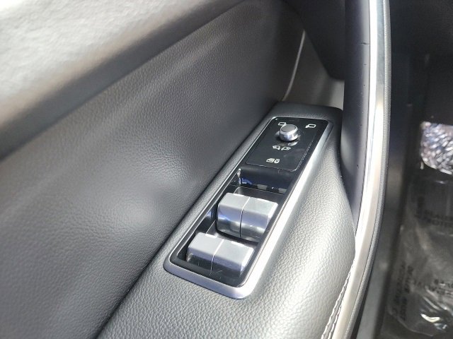 Used 2025 Jaguar F-PACE R-Dynamic S image 36