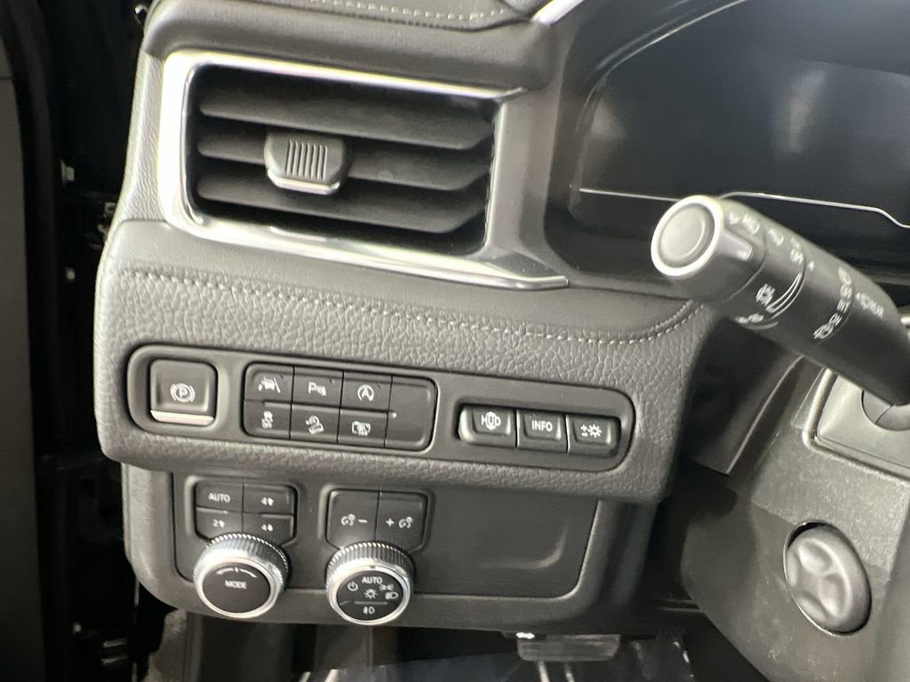 Used 2023 GMC Yukon Denali AWD/4WD image 18