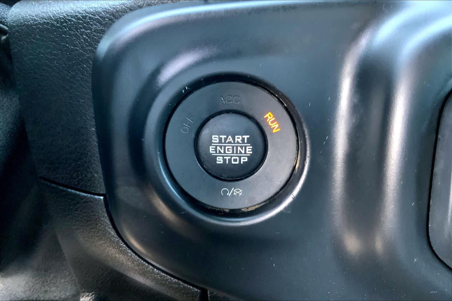 Used 2018 Jeep Wrangler Unlimited Sahara w/ Quick Order Package 24M Moab AWD/4WD image 30