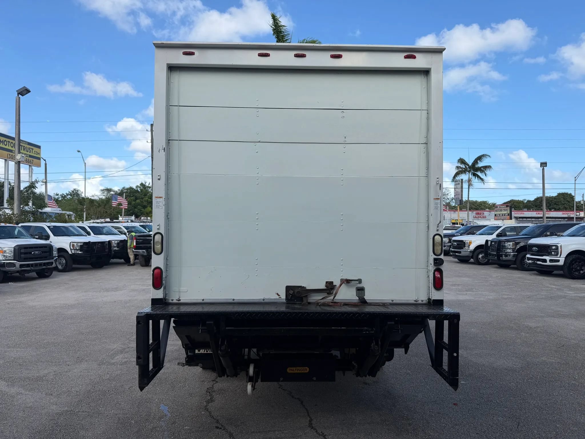 Used 2016 RAM 5500 Tradesman w/ Ambulance Prep Group RWD image 15