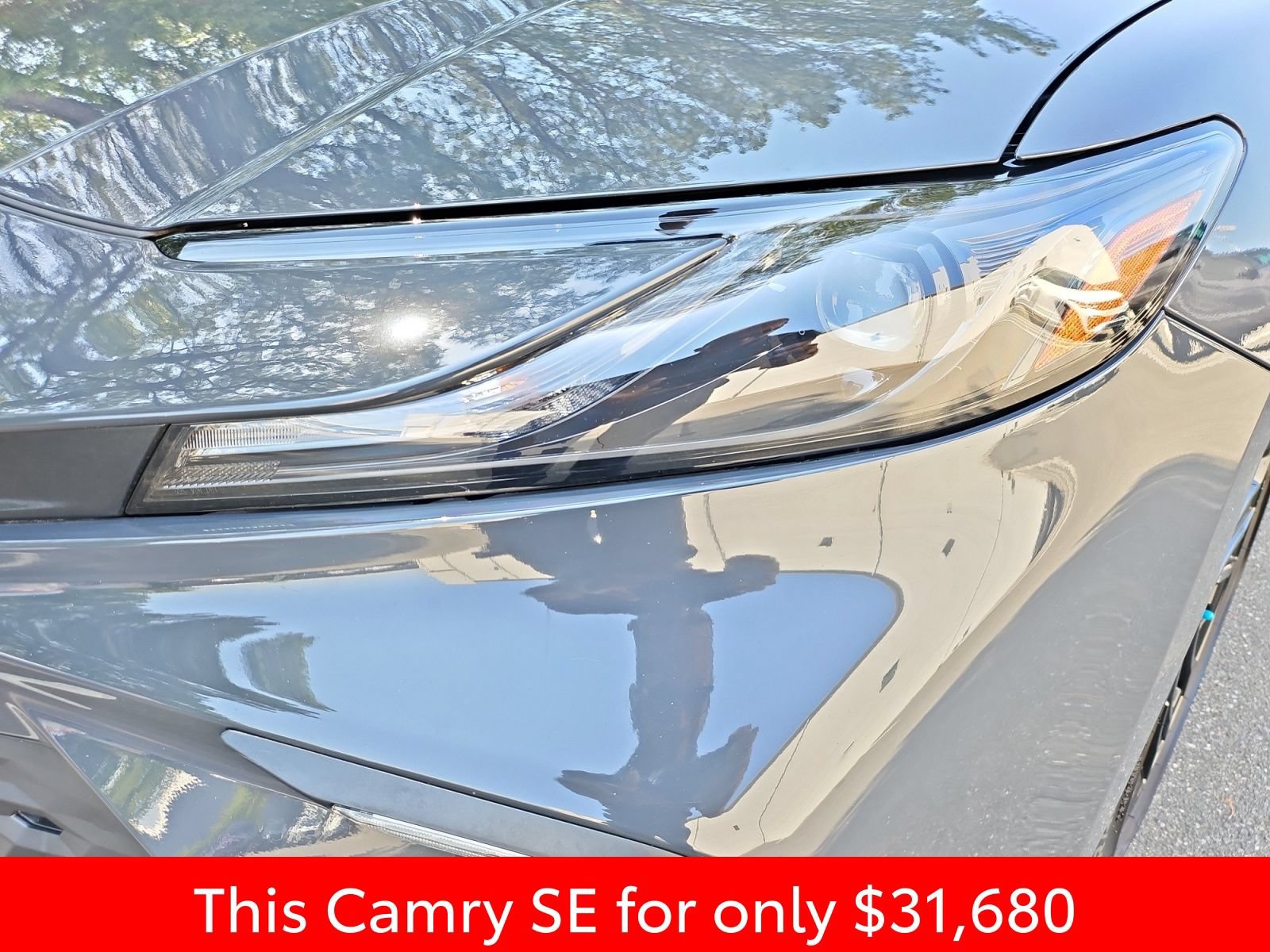 Used 2025 Toyota Camry SE FWD image 13