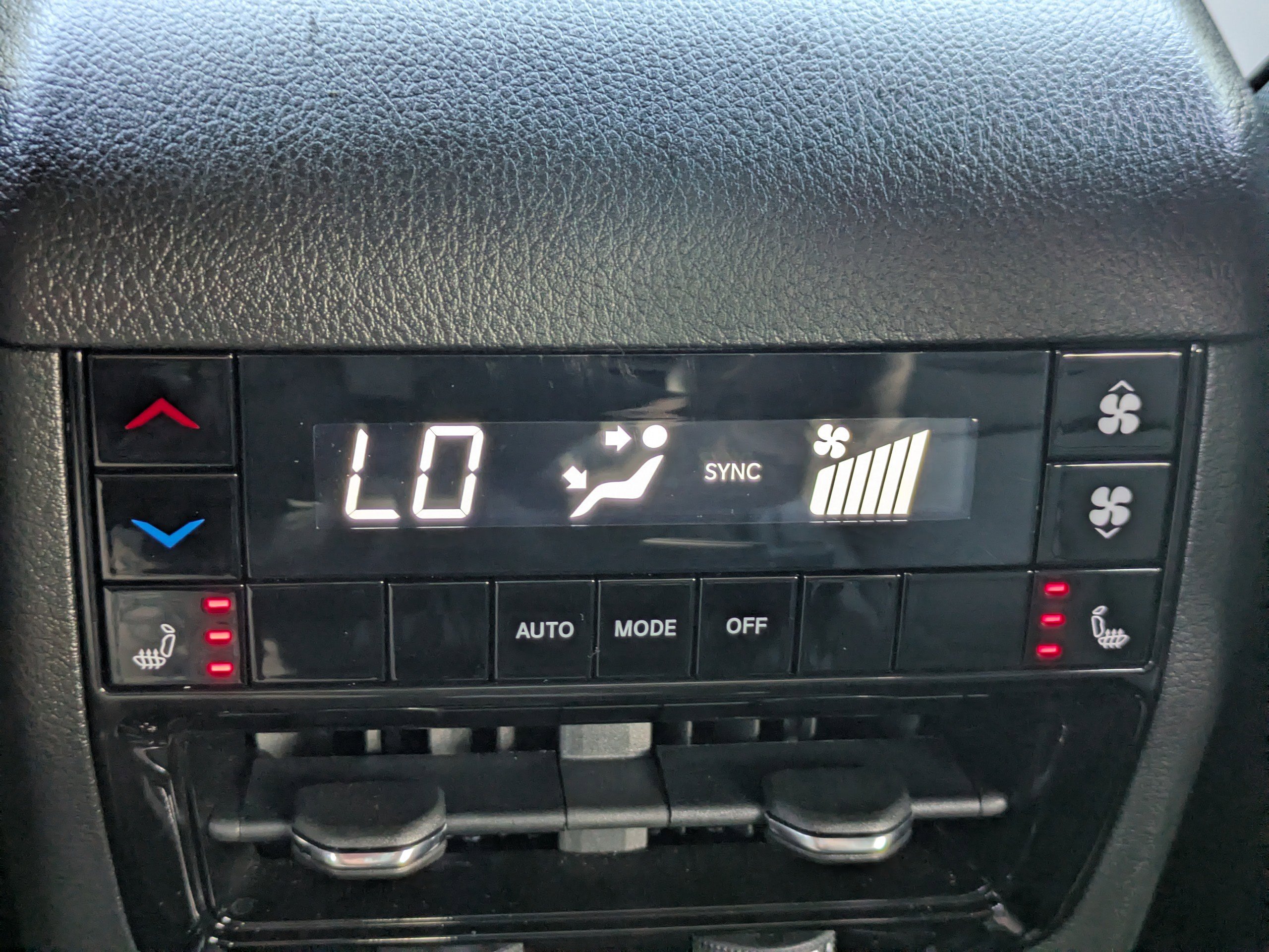 Used 2025 Jeep Grand Cherokee L Limited w/ Black Appearance Package AWD/4WD image 17