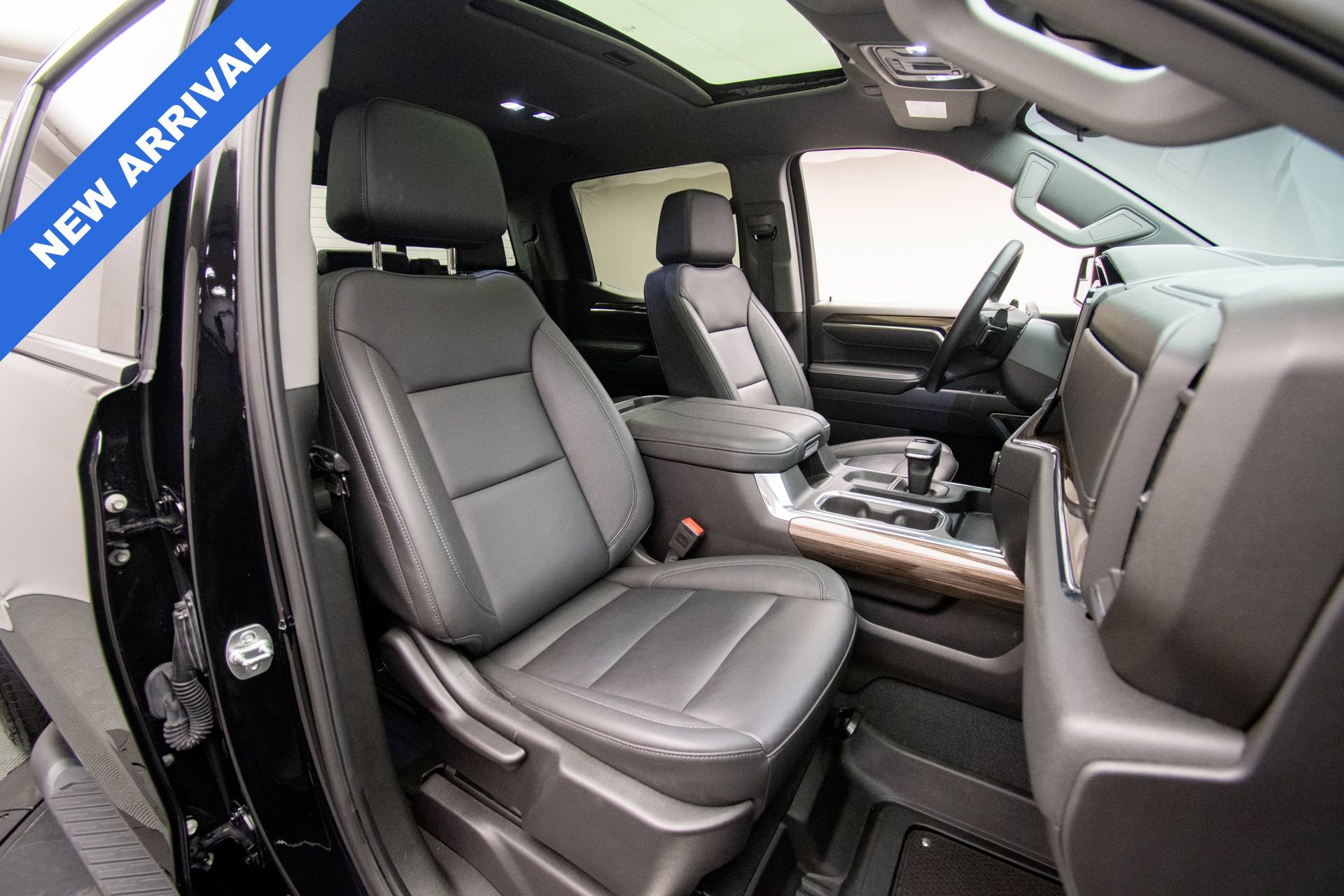 Used 2025 Chevrolet Silverado 1500 LT Trail Boss w/ Convenience Package II AWD/4WD image 13