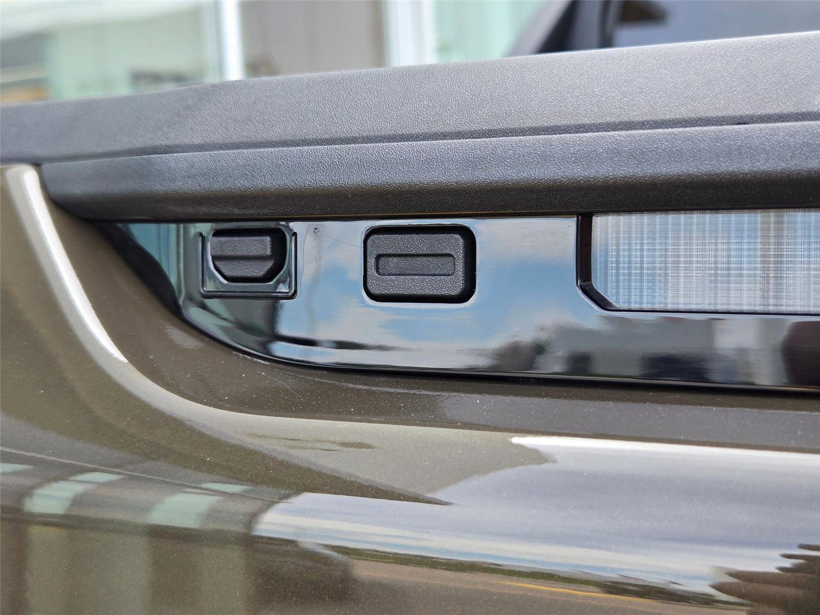 Used 2024 GMC Hummer EV 2X w/ LPO, Illumination Package image 33