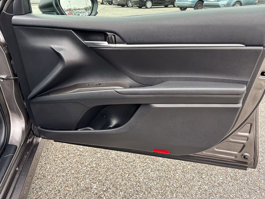 Used 2022 Toyota Camry LE image 35