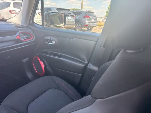 Used 2015 Jeep Renegade Trailhawk AWD/4WD image 15