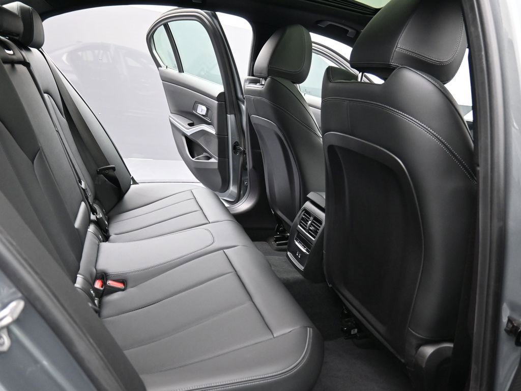 Used 2025 BMW 330i xDrive Sedan image 17