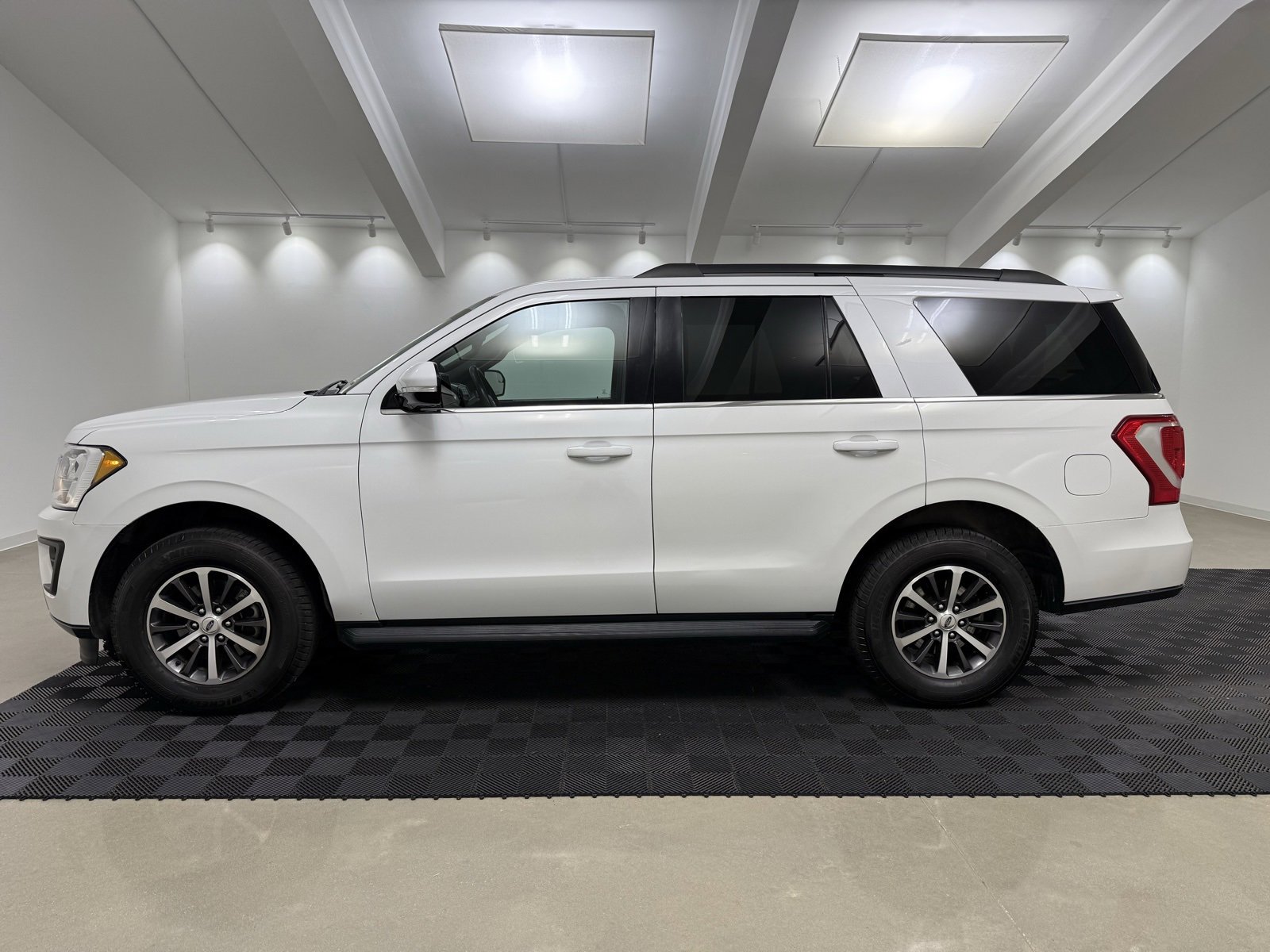 Used 2019 Ford Expedition XLT w/ Equipment Group 201A image 4