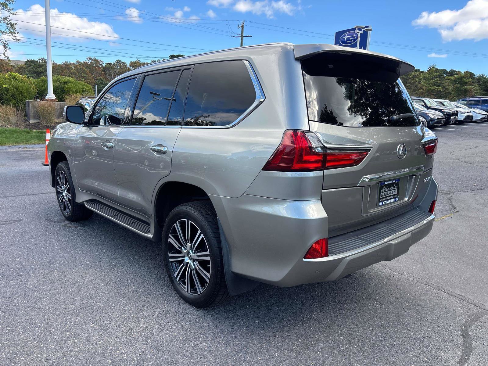 Used 2021 Lexus LX 570 4WD w/ Luxury Package image 6