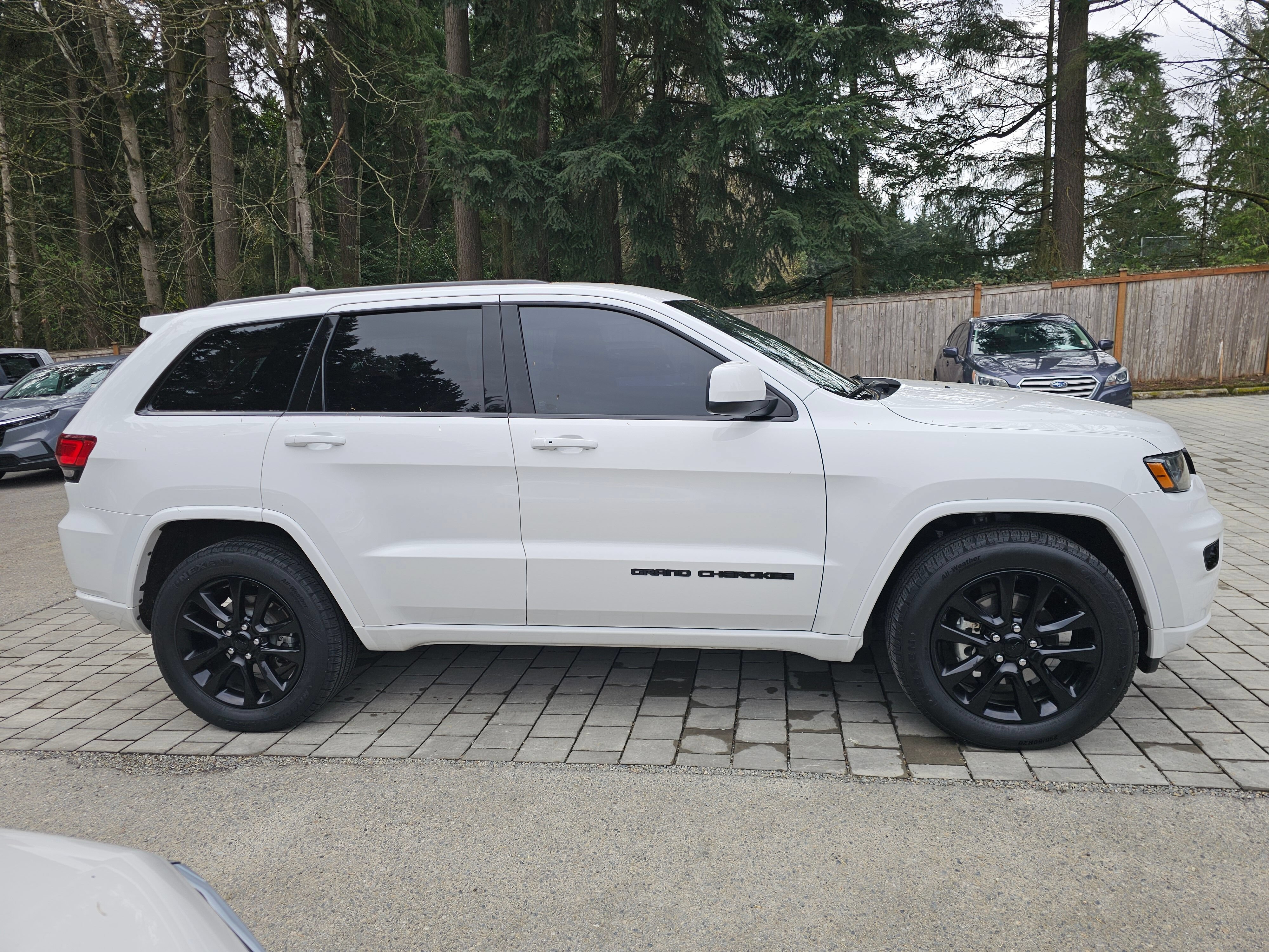 Used 2018 Jeep Grand Cherokee Altitude AWD/4WD image 8