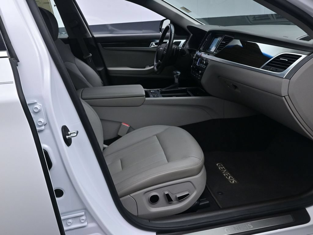 Used 2020 Genesis G80 3.8 RWD image 25