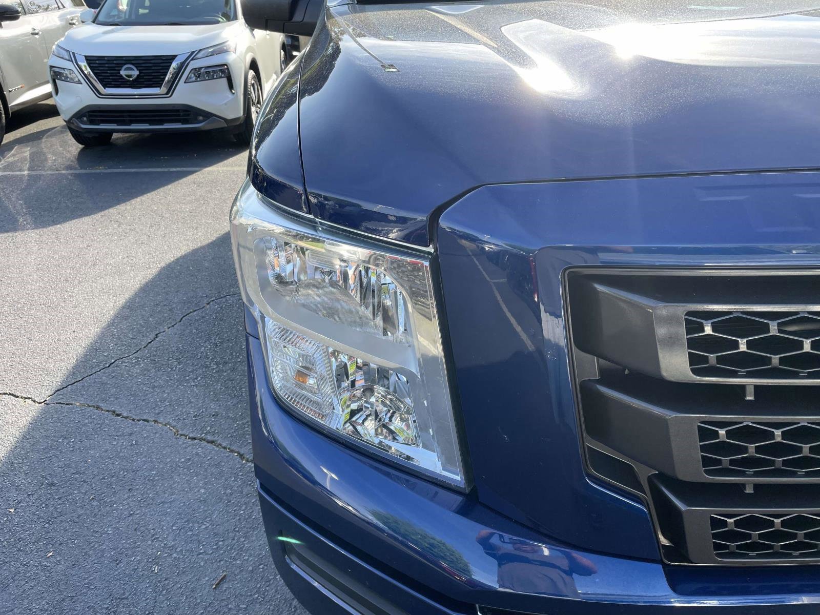 Used 2022 Nissan Titan SV AWD/4WD image 13