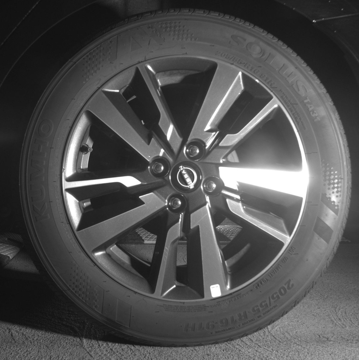 Used 2025 Nissan Versa SV image 14