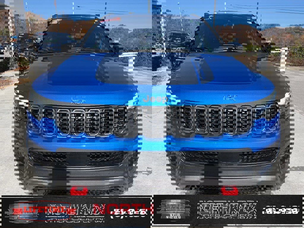 Used 2025 Jeep Compass Trailhawk w/ Trailhawk Elite Group image 30