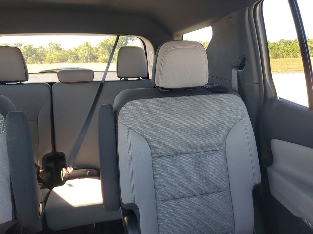 Used 2025 Chevrolet Traverse LT image 14