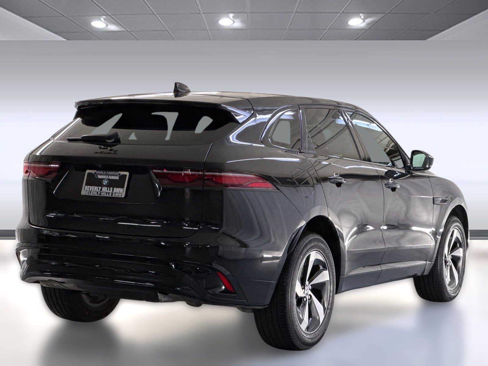 Used 2024 Jaguar F-PACE R-Dynamic S image 8