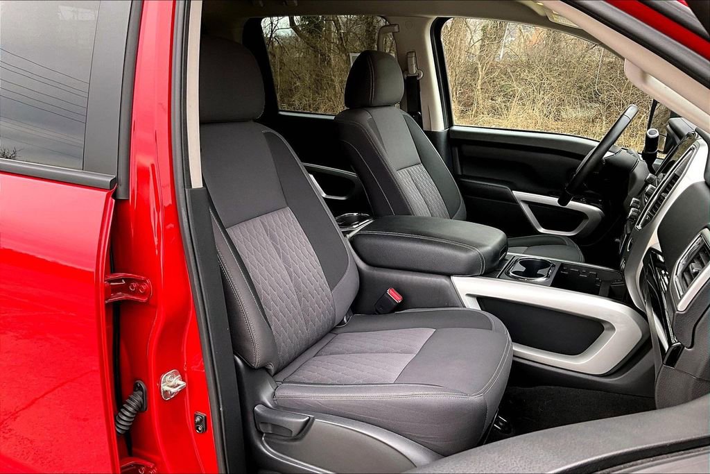 Used 2020 Nissan Titan SV w/ SV Convenience Package image 28